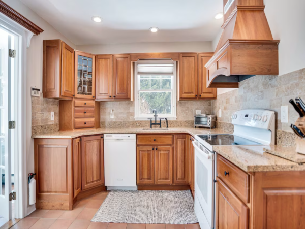 Hampton Bay Luxurious Retreat - Your Perfect Getaway